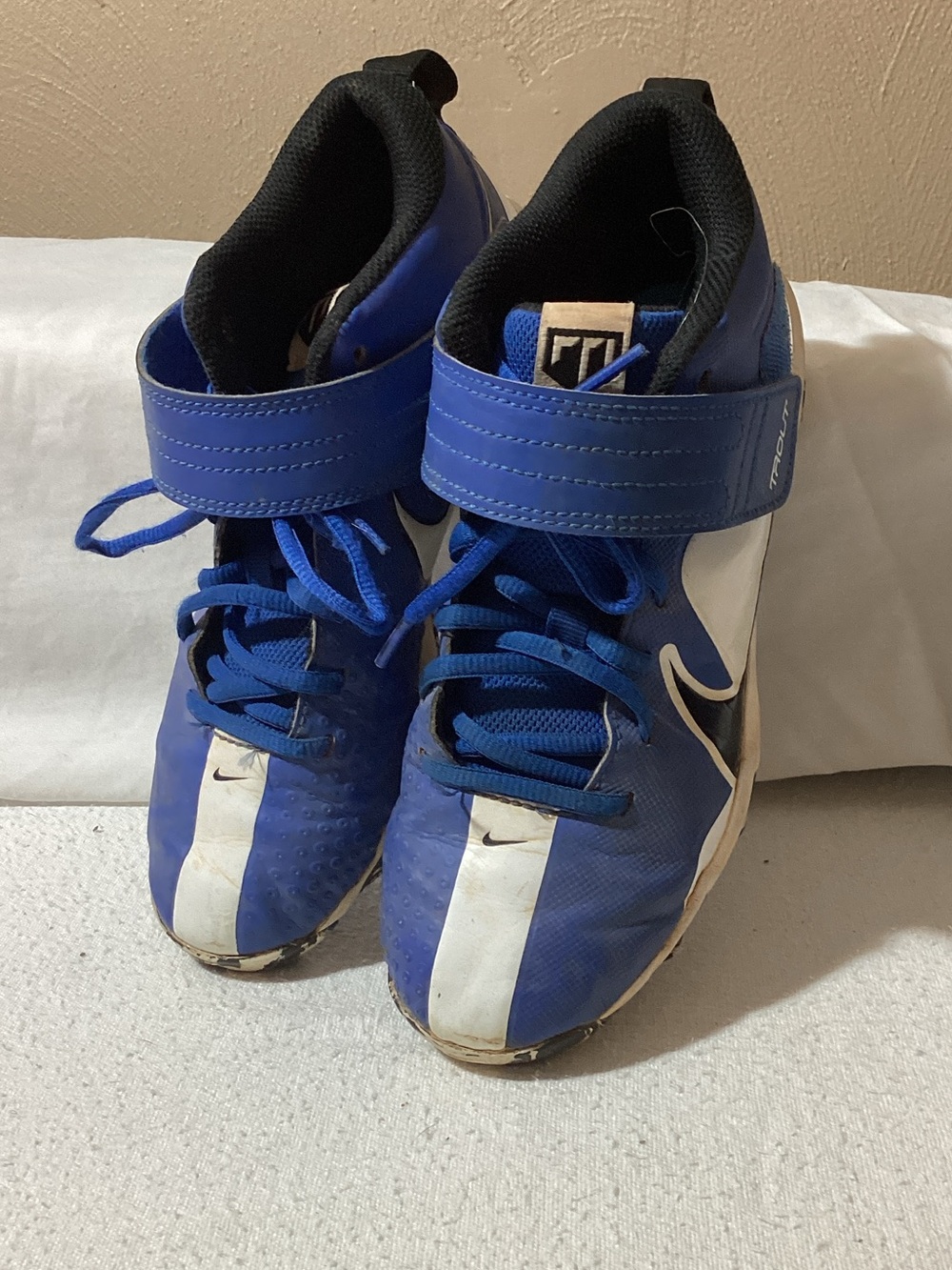 Nike Kids Blue and White Baseball Cleats